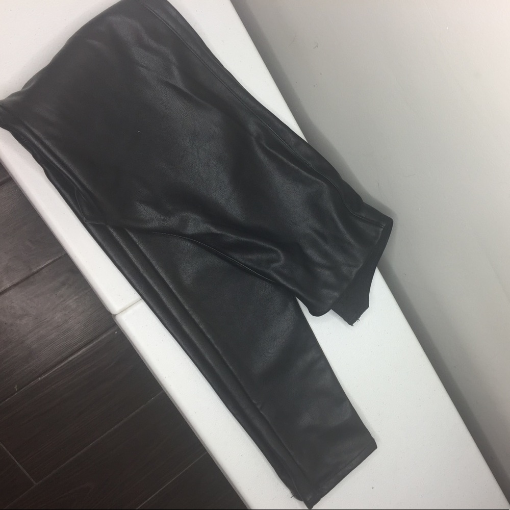 💄SOLD💄 Faux Leather Leggings - H&M - Picture 4 of 8
