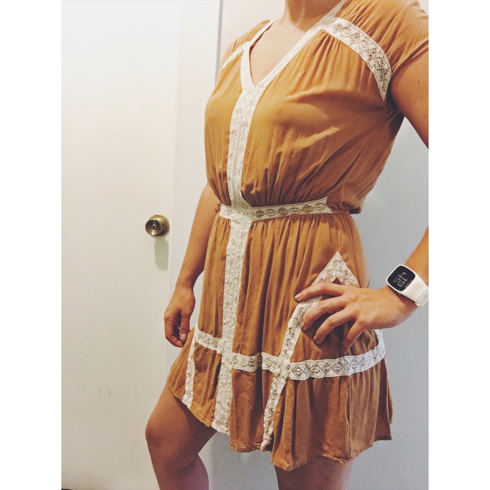 Funktional tan dress