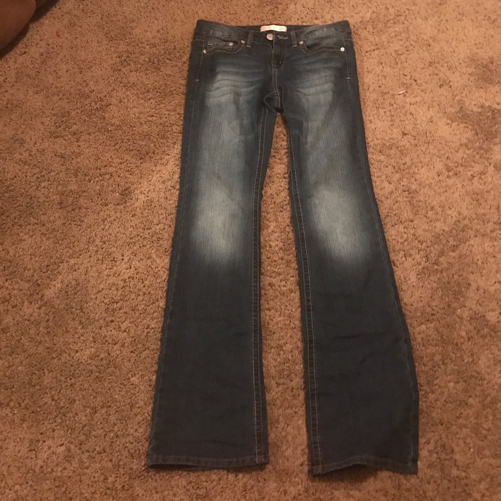 NO BOUNDARIES size 9 dark jeans! Worn only once!