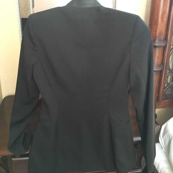 Blazer - Picture 2 of 4