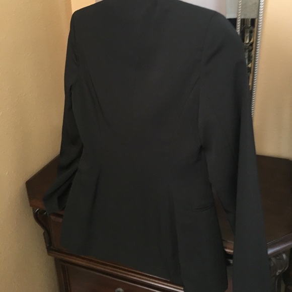 Blazer - Picture 3 of 4