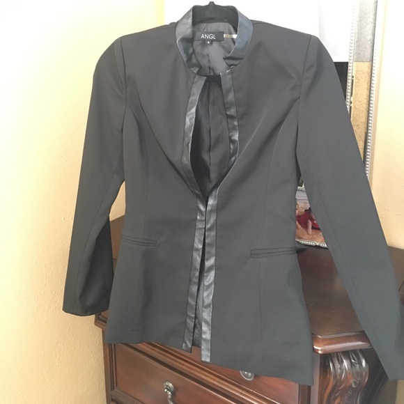 Blazer - Picture 4 of 4