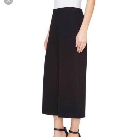 Super cute crop pants - Picture 3 of 3