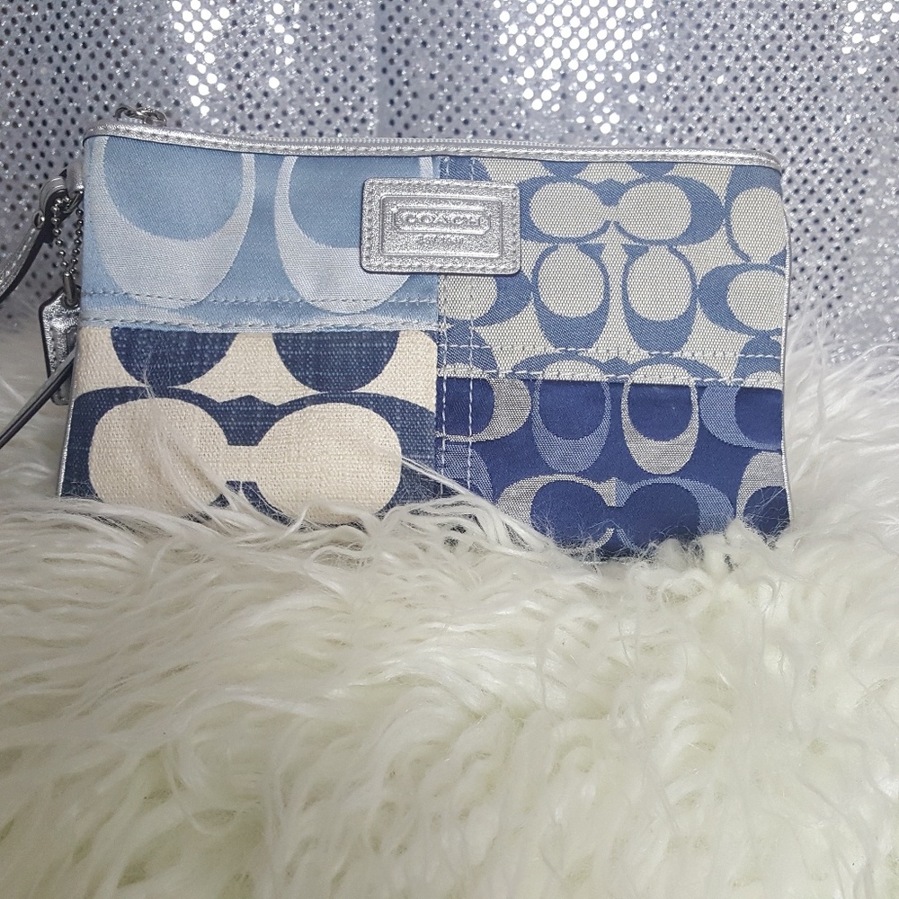 EUC AUTHENTIC COACH WRISTLET