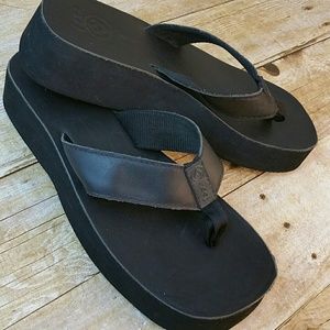 REEF Platform Flip Flops Size 9