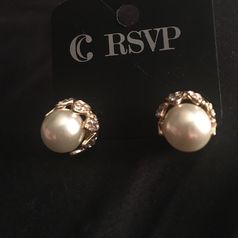 pearl earrings
