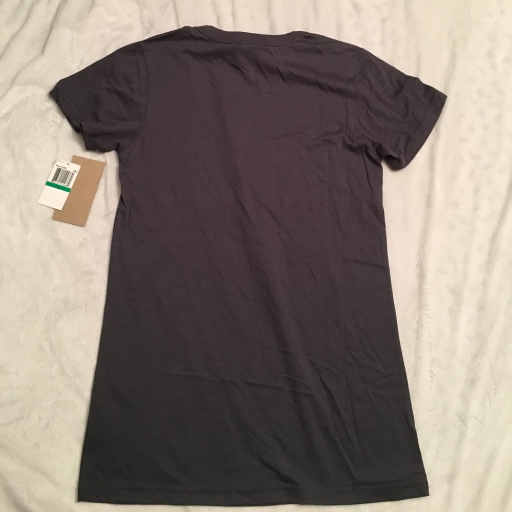 NWT TShirt - Picture 2 of 2