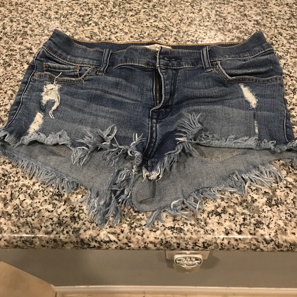 Abercrombie & Fitch cutoff denim shorts, size 0/25