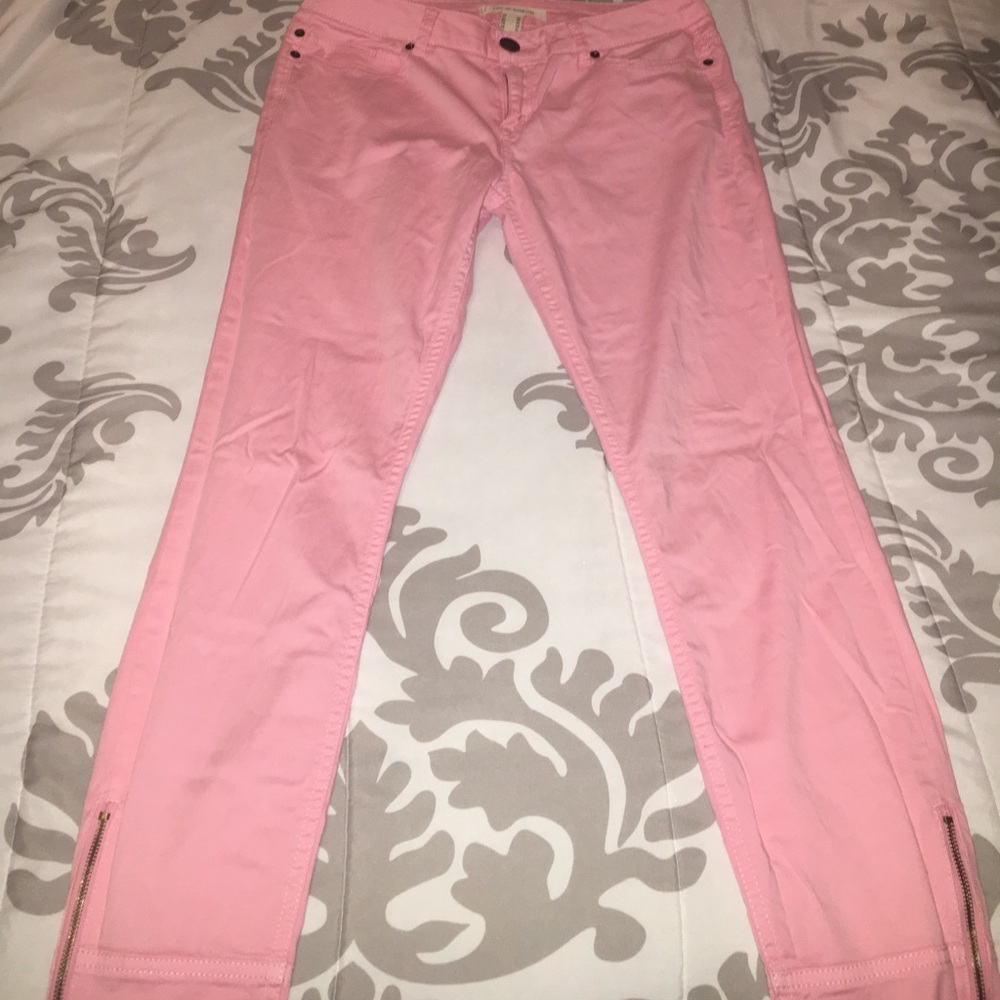 Woman's quarter length pants
