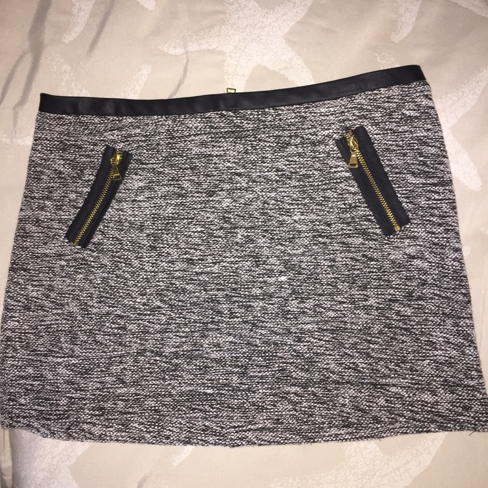 Patterned skirt with zippers