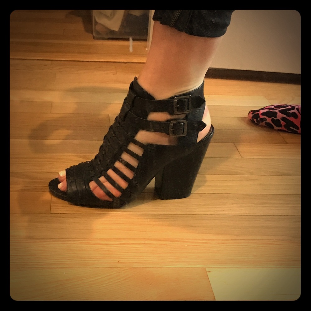 Block heel strappy sandal