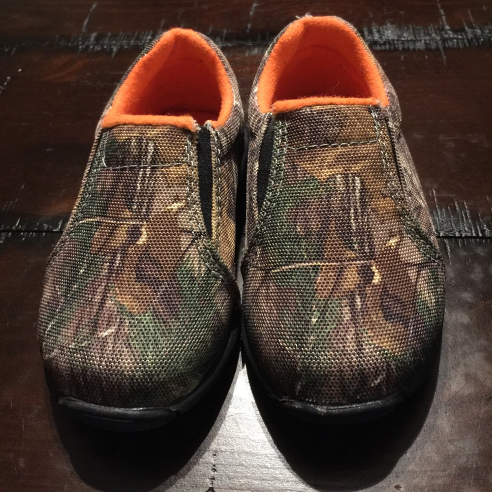 Baby/toddler camo slide on shoes