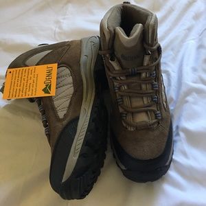 BNWT Denali hiking shoes