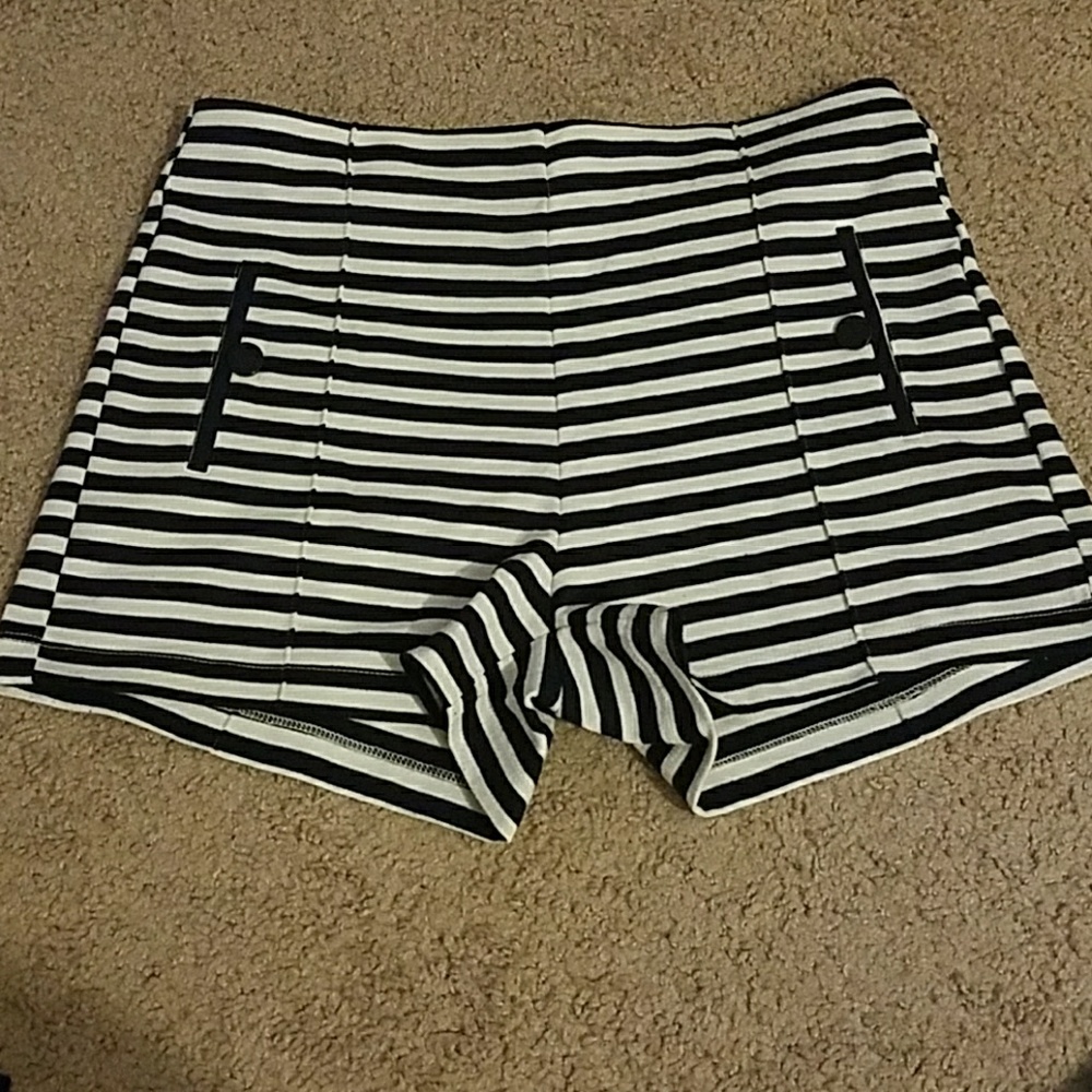 Nautical, high waisted shorts!