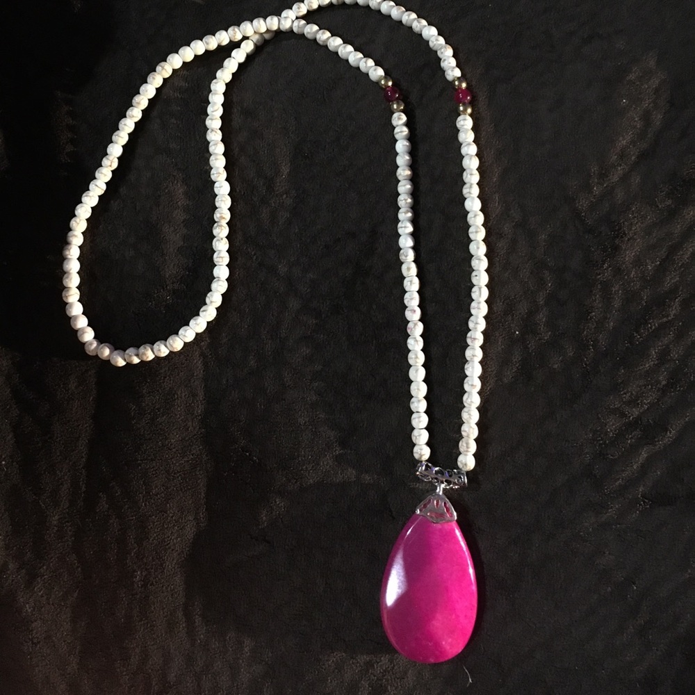 White Howlite & Facet Quartz Teardrop Necklace 30"