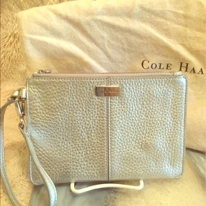 💯Authentic Cole Haan Wristlet