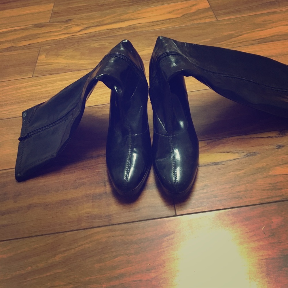Black boots!