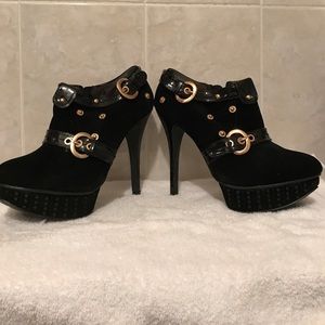 Black Bumper sexy pumps size 10-never worn!$10 OFF