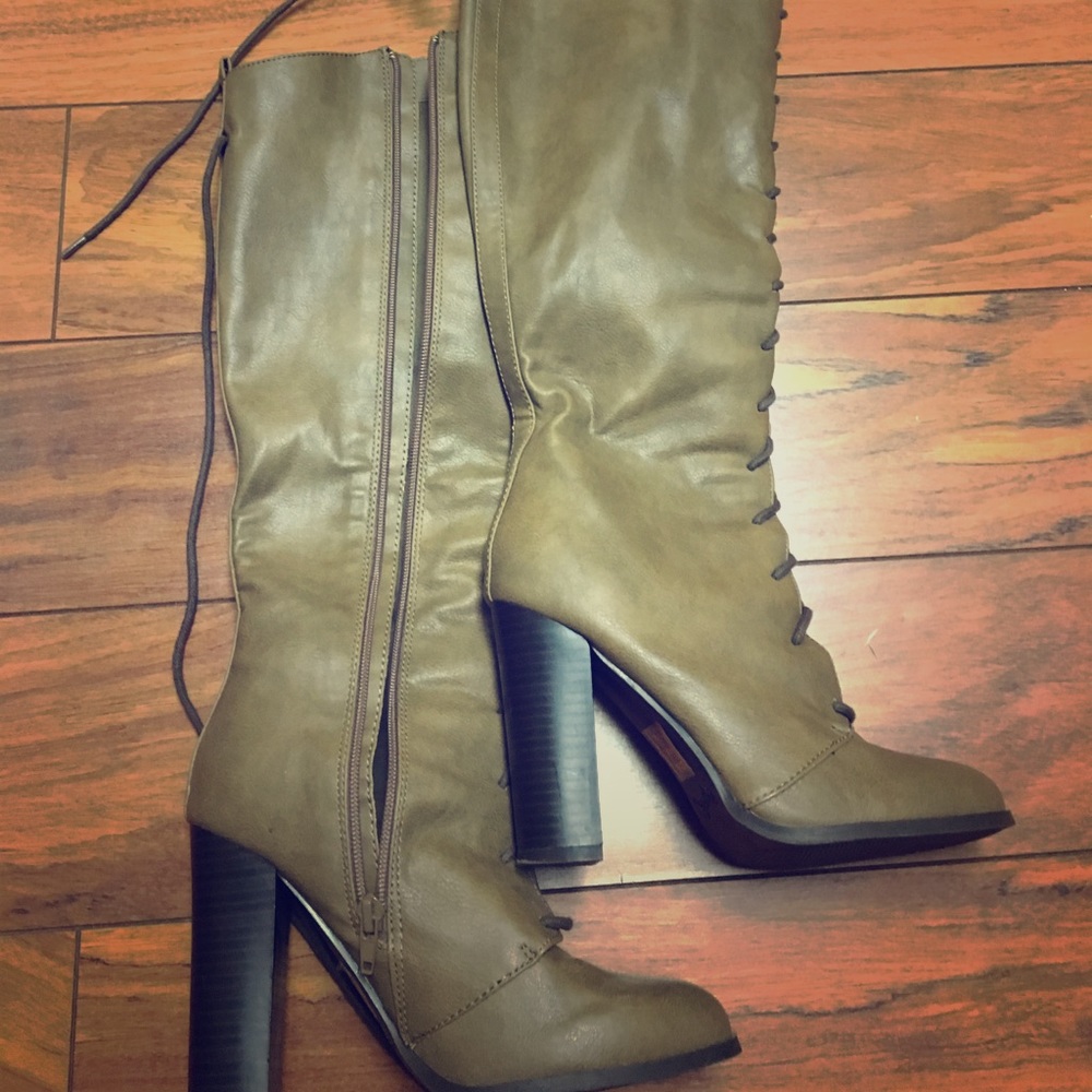 Brown lace up boots!