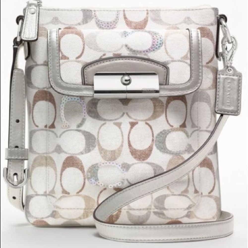 Coach Kristin Swingpack