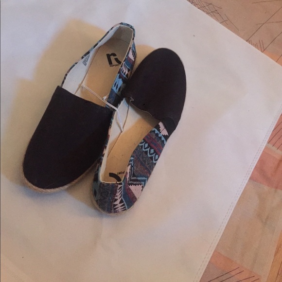 report canvas shoes