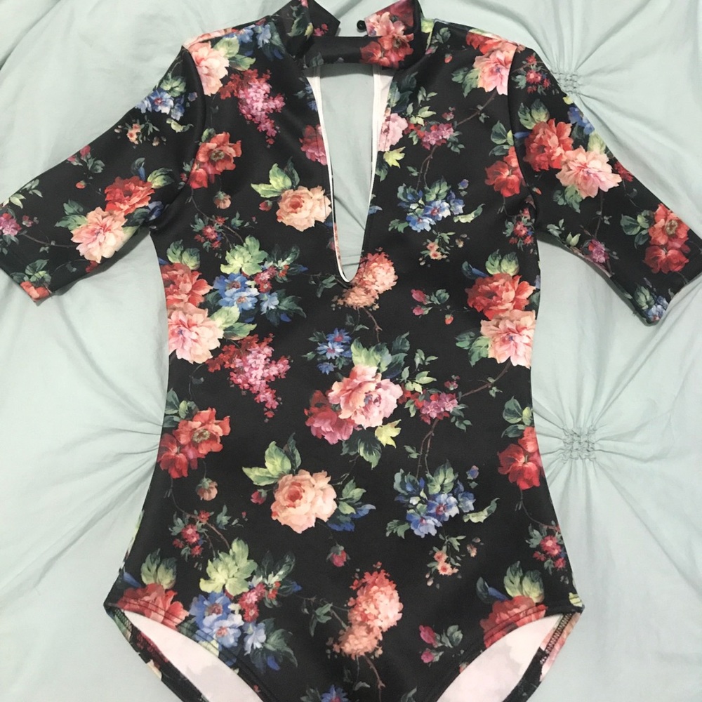 Cut out/choker body suit