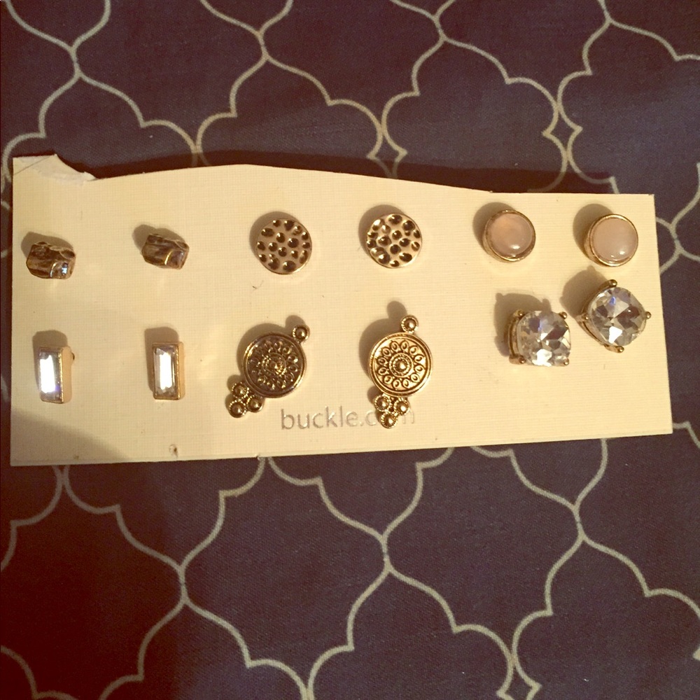6 pairs of earrings
