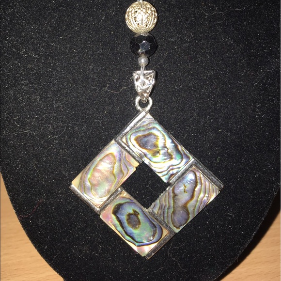Diamond Shell yoke Necklace - Picture 3 of 8