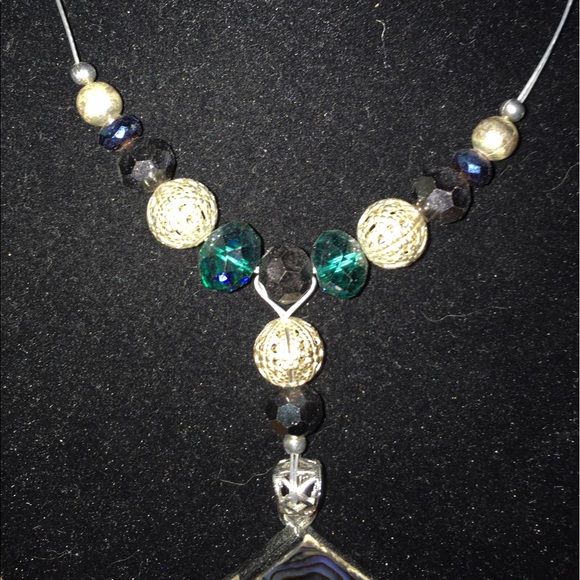 Diamond Shell yoke Necklace - Picture 5 of 8