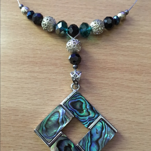 Diamond Shell yoke Necklace - Picture 6 of 8