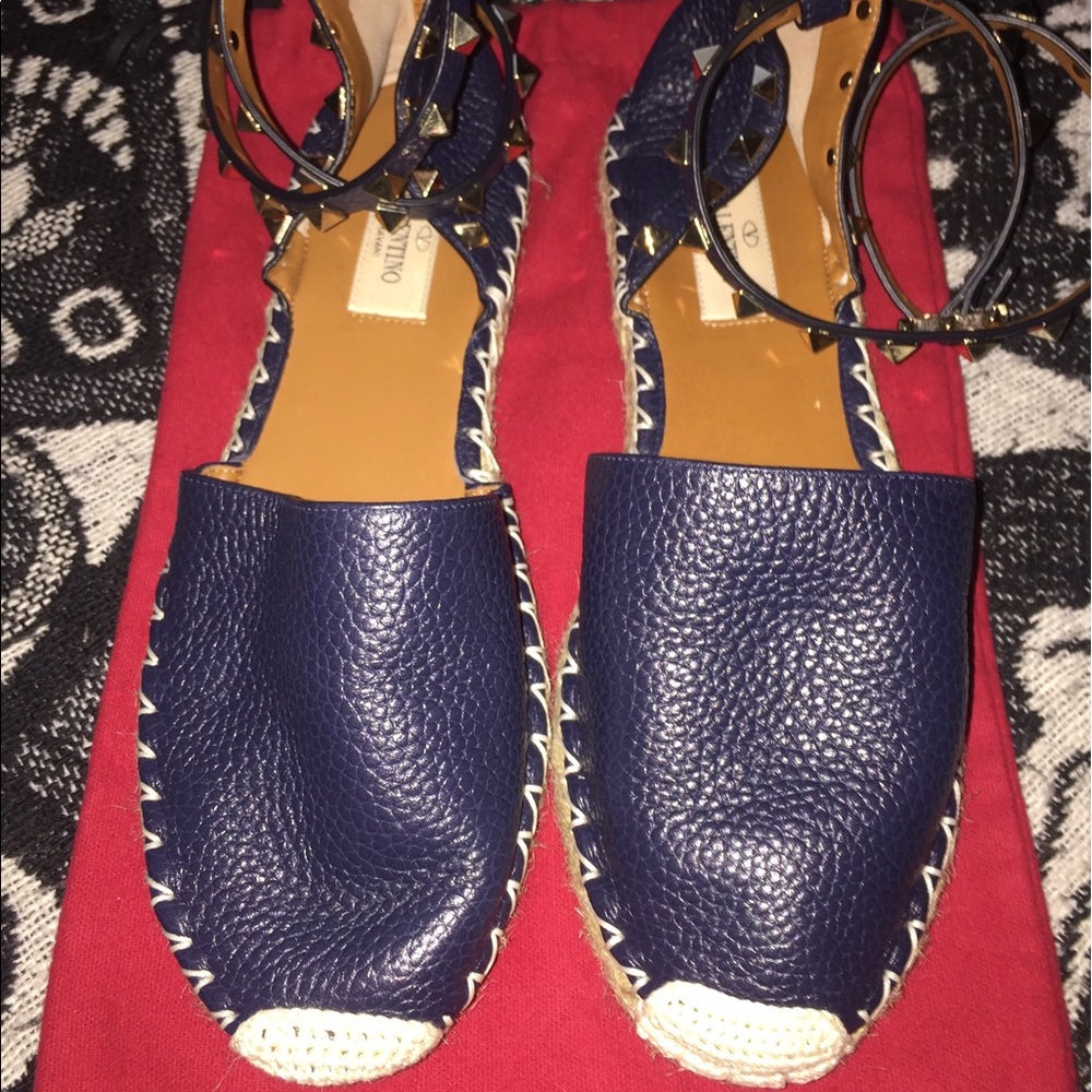 Valentino - Picture 2 of 7