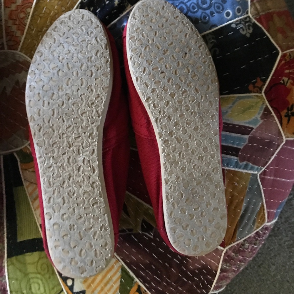 Toms - Picture 2 of 3