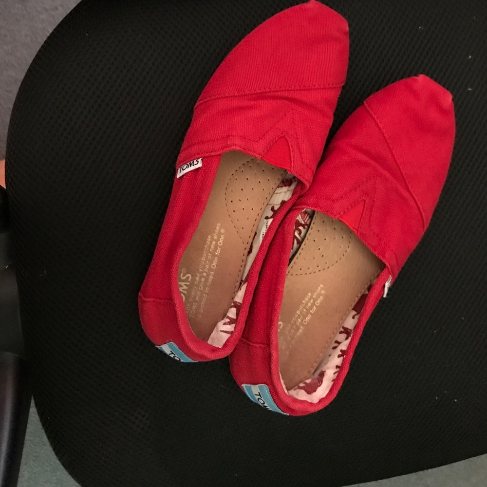 Toms - Picture 3 of 3