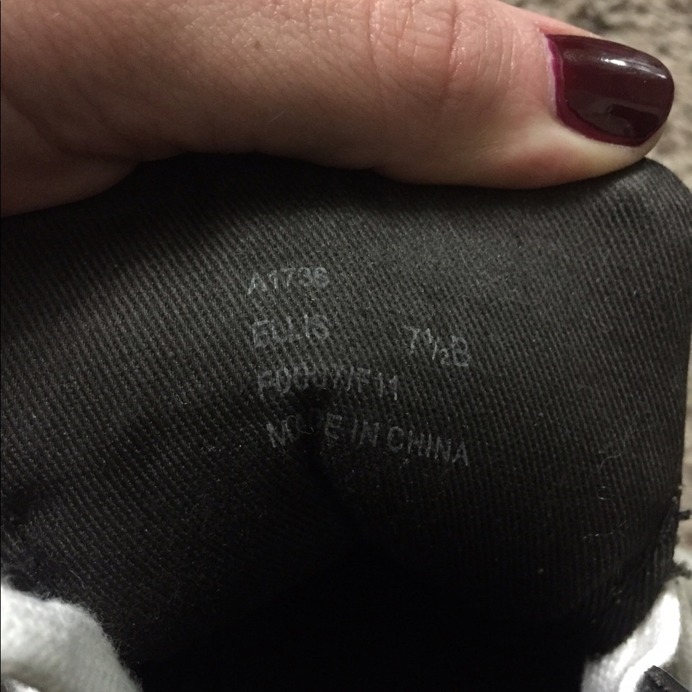 7.5 Coach High Tops - Picture 2 of 5