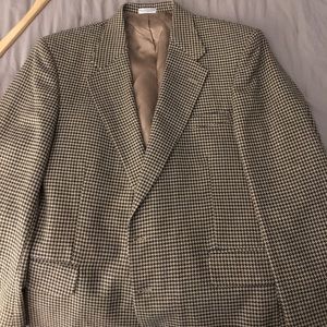 Houndstooth jacket. Size: 42 S. only worn once