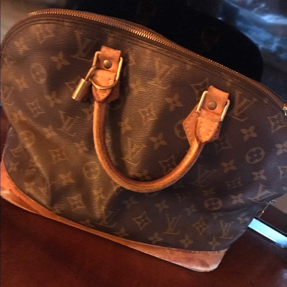 louis vuitton Sac alma 100%  authentic