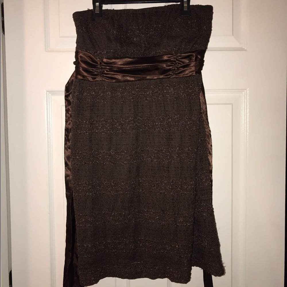 Brown lace strapless dress