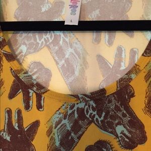 Lularoe Giraffe Print Perfect Tee, Size L