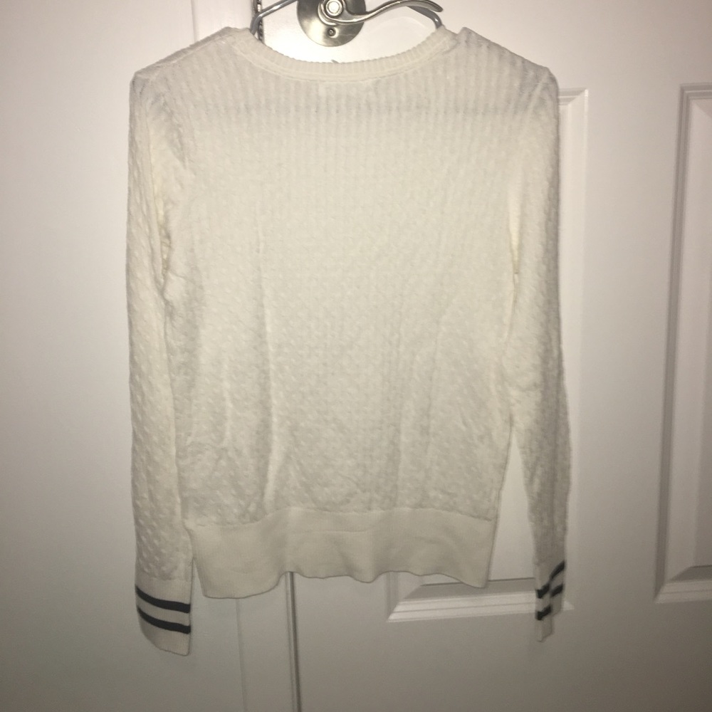 Cute white sweater - Picture 2 of 2