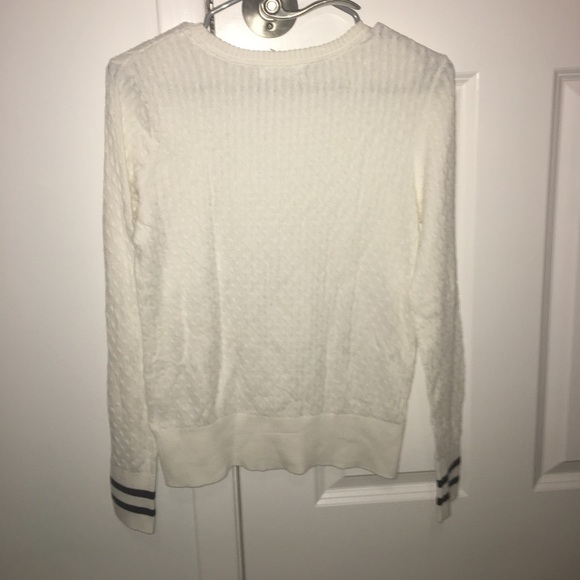 Cute white sweater - Picture 2 of 2