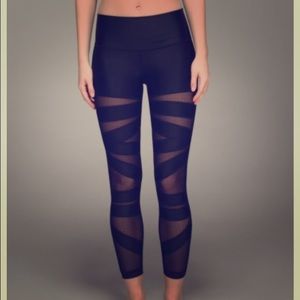 Lululemon High Times Tech Mesh Black Size 6