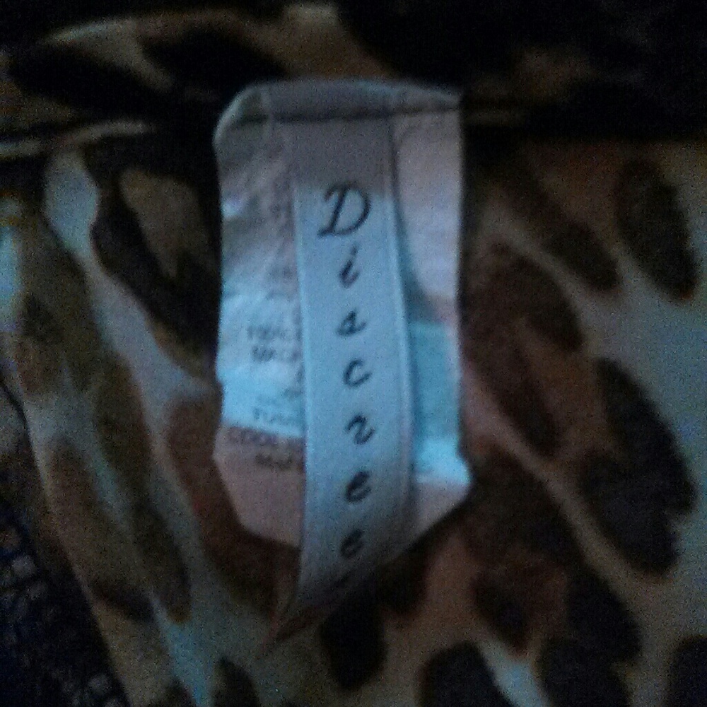 Discreet - Picture 6 of 6