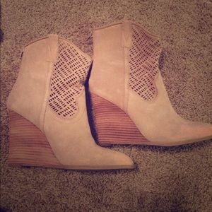 Crown Vintage wedge booties
