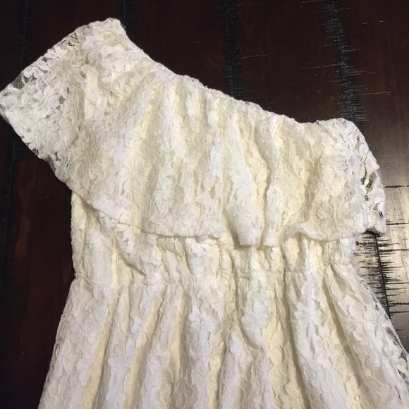 Lace one shoulder dress - Picture 2 of 3