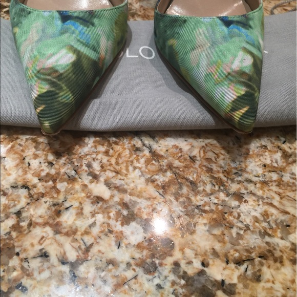 Manolo Blahnik shoes - Picture 2 of 6