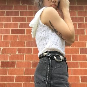 WHITE KNITTED SLEEVELESS HOODIE