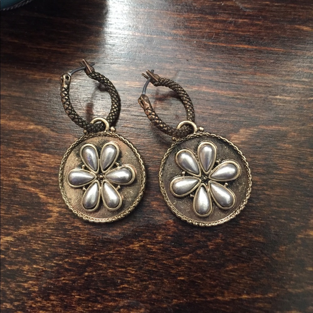 Lucky Brand Earrings 🐚 - Picture 2 of 4