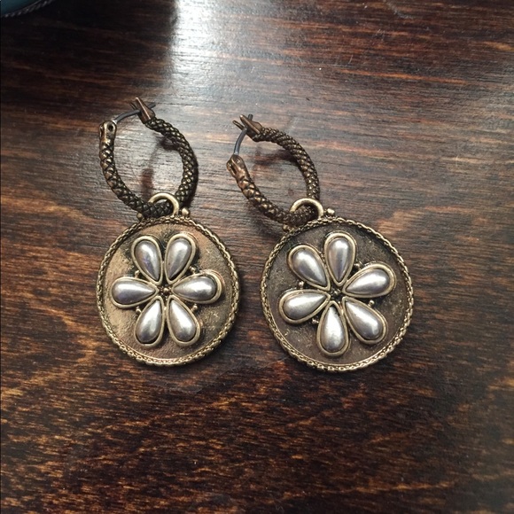 Lucky Brand Earrings 🐚 - Picture 2 of 4