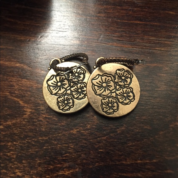 Lucky Brand Earrings 🐚 - Picture 3 of 4