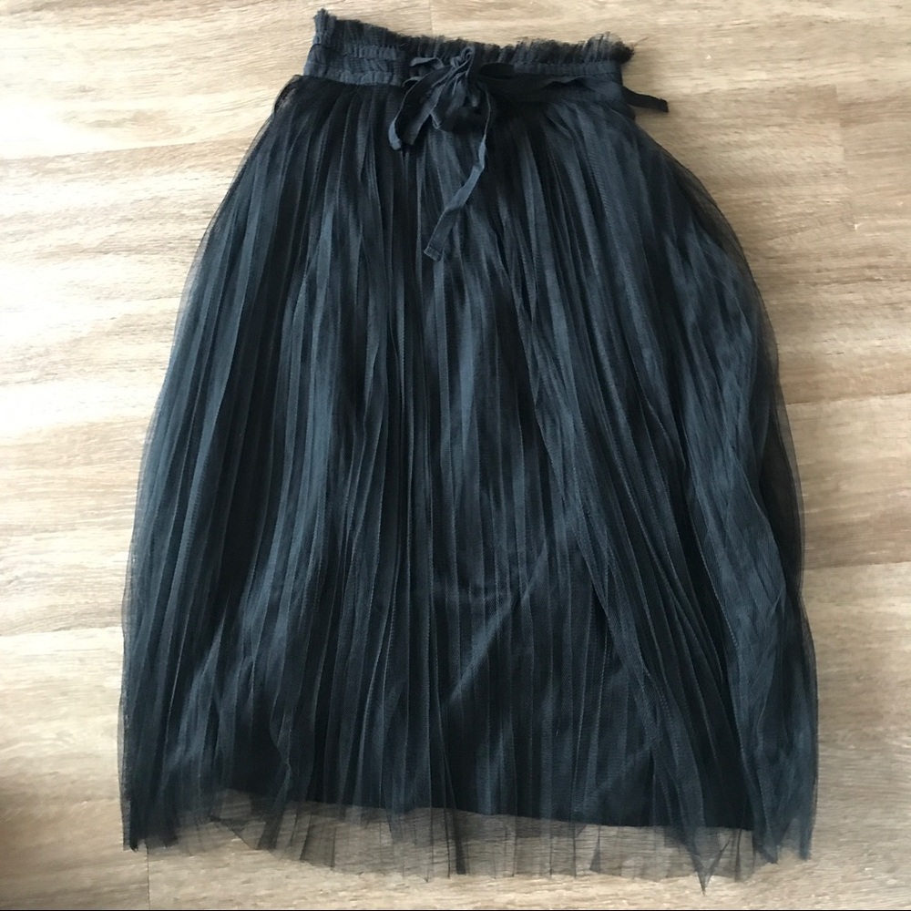 Black tie waist tulle skirt.